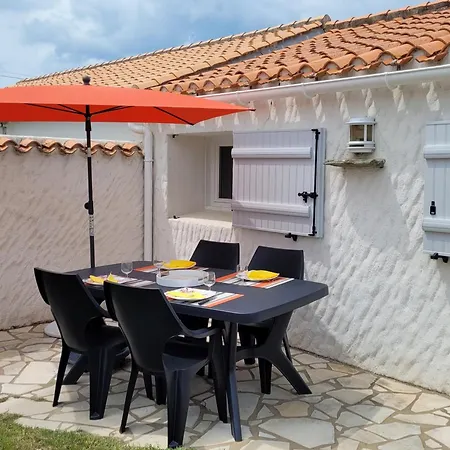 Charmante Maison De *